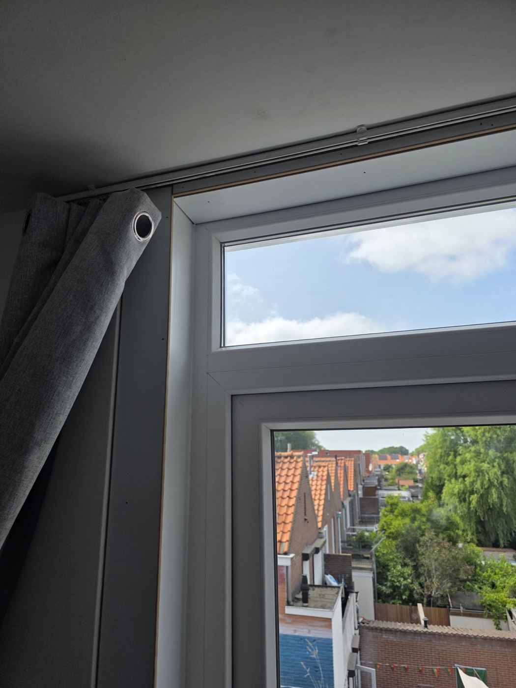 Kunststof raam met bovenlicht, afgewerkt binnenwerk